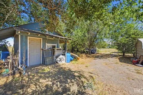 Exterior - 15054 Abajo Ave, Tehachapi, CA 93561 photo 7 of 10