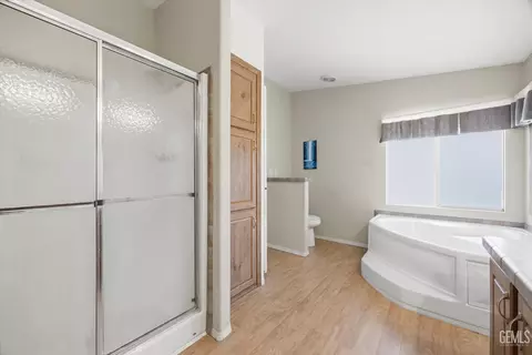 Bath - 15054 Abajo Ave, Tehachapi, CA 93561 photo 1 of 4
