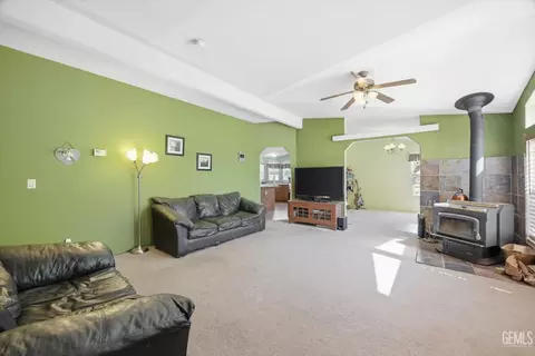 Living - 15054 Abajo Ave, Tehachapi, CA 93561 photo 1 of 1