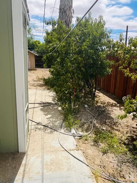 Exterior - 202 Jefferson St, Taft, CA 93268 photo 3 of 4