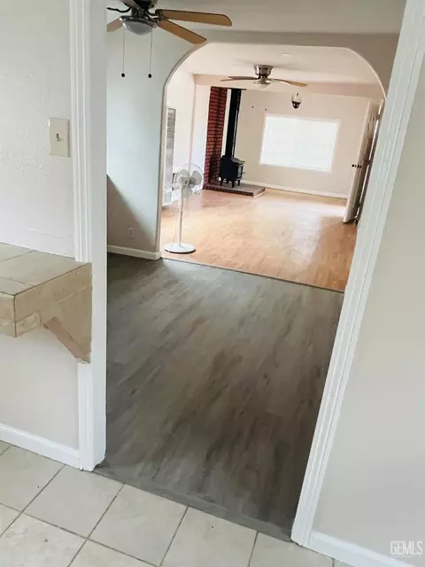 Entry Way - 202 Jefferson St, Taft, CA 93268 photo 1 of 1