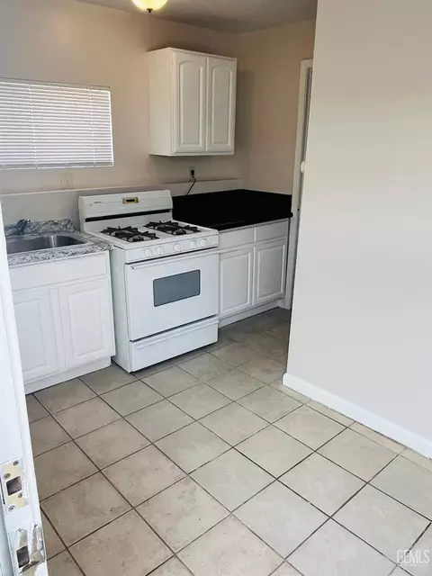 Kitchen - 202 Jefferson St, Taft, CA 93268 photo 3 of 3