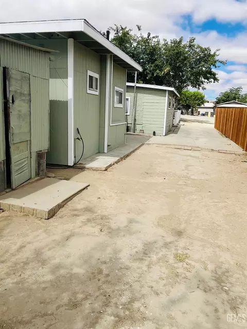 Exterior - 202 Jefferson St, Taft, CA 93268 photo 2 of 4