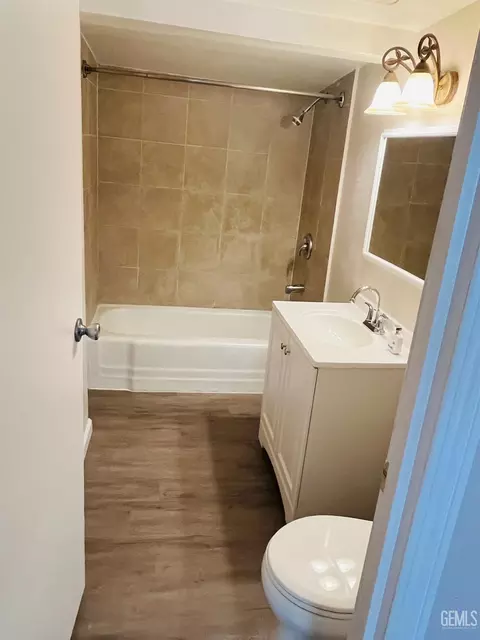 Bath - 202 Jefferson St, Taft, CA 93268 photo 1 of 2
