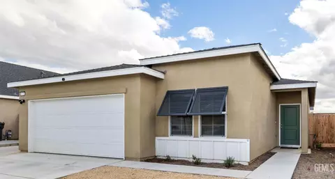 9619 Redwood River Ln, Shafter, CA 93263