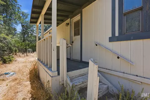 Exterior - 20313 Rex Dr, Tehachapi, CA 93561 photo 4 of 4