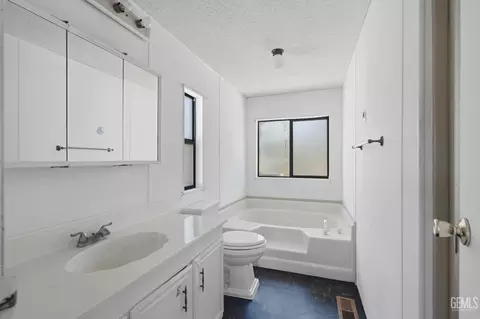 Bath - 20313 Rex Dr, Tehachapi, CA 93561 photo 1 of 2