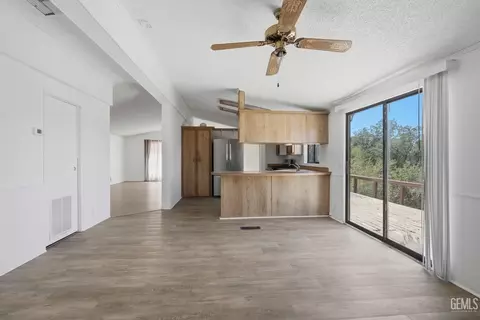 Living - 20313 Rex Dr, Tehachapi, CA 93561 photo 3 of 4