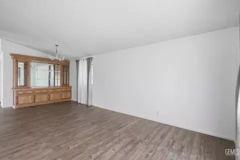 Living - 20313 Rex Dr, Tehachapi, CA 93561 photo 2 of 4