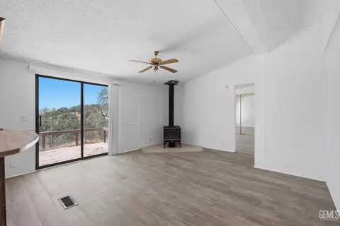 Living - 20313 Rex Dr, Tehachapi, CA 93561 photo 4 of 4