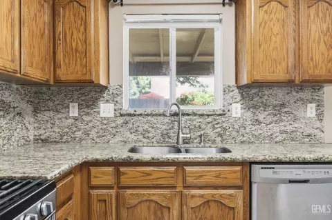 Kitchen - 4414 Sun Devils Ave, Bakersfield, CA 93313 photo 3 of 3