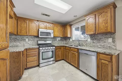Kitchen - 4414 Sun Devils Ave, Bakersfield, CA 93313 photo 2 of 3