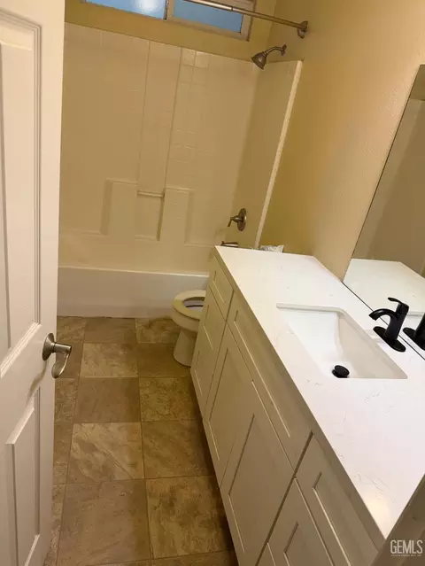 Bath - 4414 Sun Devils Ave, Bakersfield, CA 93313 photo 3 of 3