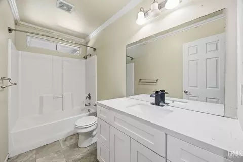 Bath - 4414 Sun Devils Ave, Bakersfield, CA 93313 photo 1 of 3