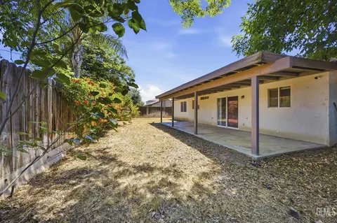 Exterior - 4414 Sun Devils Ave, Bakersfield, CA 93313 photo 6 of 7