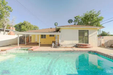 Exterior - 1441 W Jenner St, Lancaster, CA 93534 photo 6 of 7