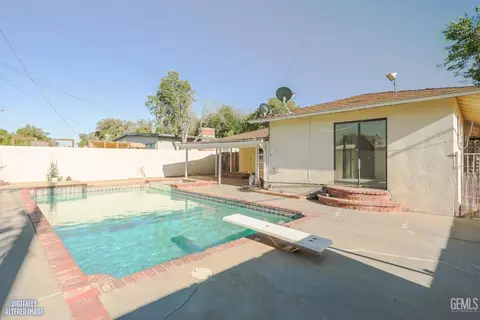 Exterior - 1441 W Jenner St, Lancaster, CA 93534 photo 7 of 7