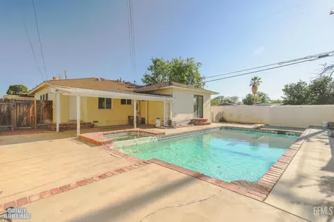 Exterior - 1441 W Jenner St, Lancaster, CA 93534 photo 5 of 7