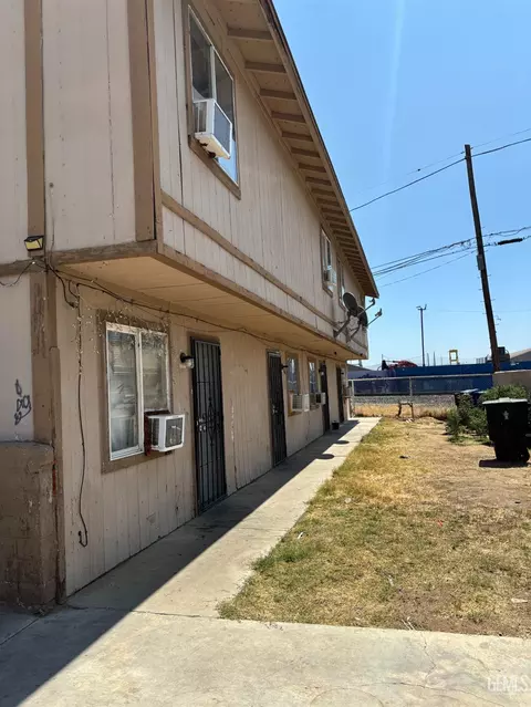 137 Dr Martin L King Jr Blvd, Bakersfield, CA 93307