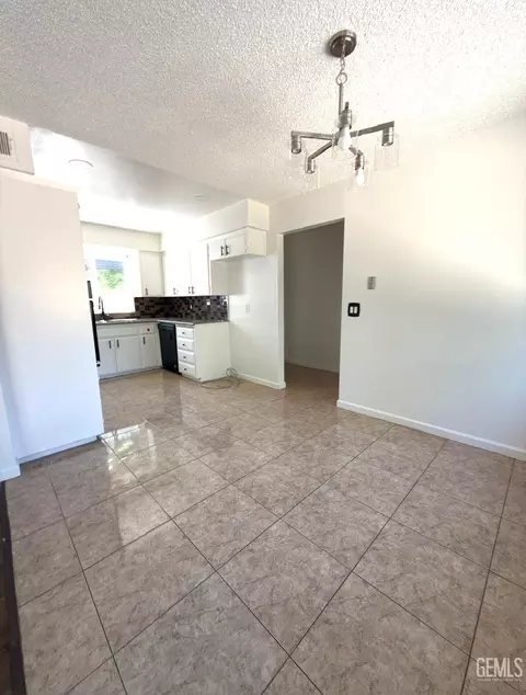 Dining - 2365 Fordham Ave, Clovis, CA 93611 photo 1 of 1