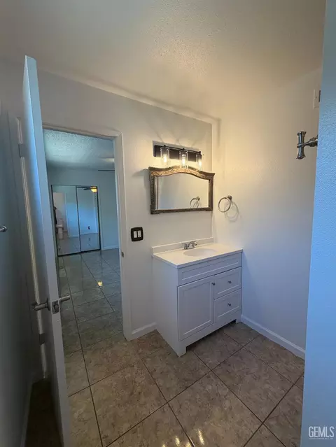Bath - 2365 Fordham Ave, Clovis, CA 93611 photo 1 of 8