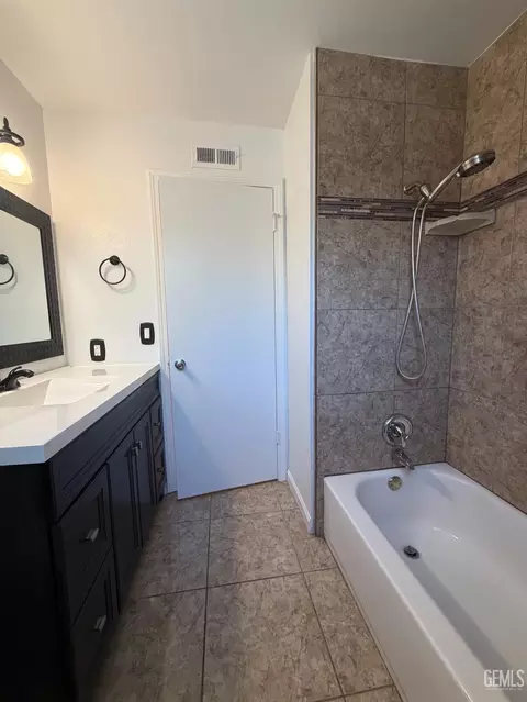 Bath - 2365 Fordham Ave, Clovis, CA 93611 photo 8 of 8