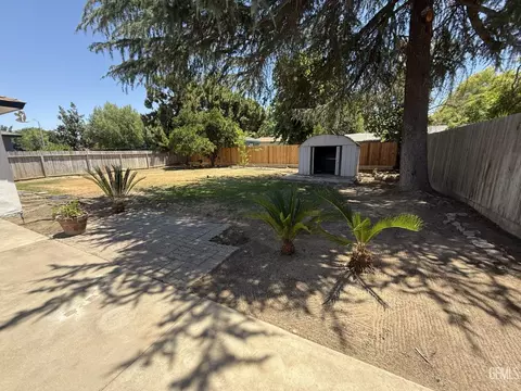 Exterior - 2365 Fordham Ave, Clovis, CA 93611 photo 6 of 10