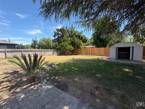 Exterior - 2365 Fordham Ave, Clovis, CA 93611 photo 7 of 10