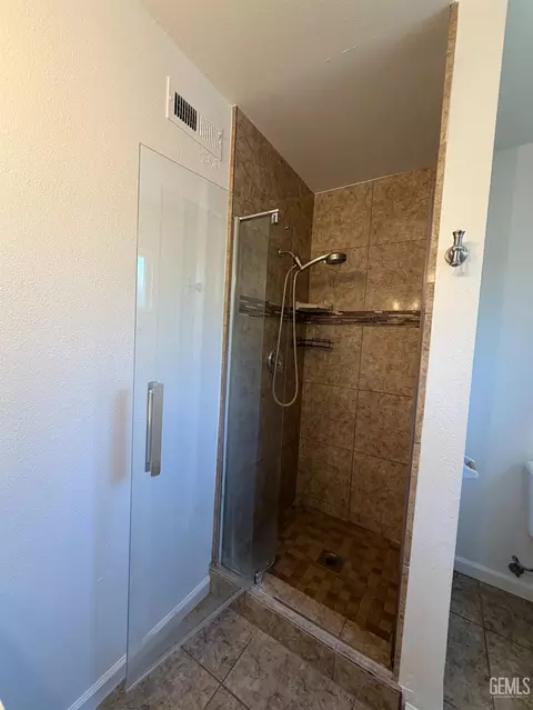 Bath - 2365 Fordham Ave, Clovis, CA 93611 photo 2 of 8