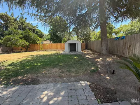 Exterior - 2365 Fordham Ave, Clovis, CA 93611 photo 8 of 10