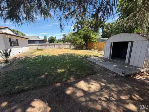 Exterior - 2365 Fordham Ave, Clovis, CA 93611 photo 9 of 10