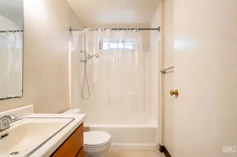 Bath - 1412 E 11th St, Bakersfield, CA 93307 photo 1 of 2