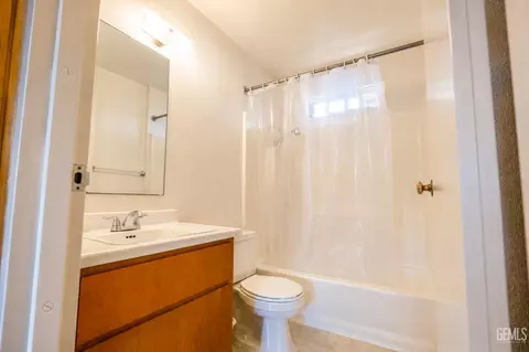 Bath - 1412 E 11th St, Bakersfield, CA 93307 photo 2 of 2