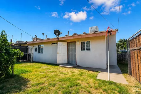 Exterior - 1412 E 11th St, Bakersfield, CA 93307 photo 2 of 3