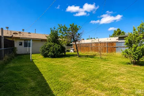 Exterior - 1412 E 11th St, Bakersfield, CA 93307 photo 3 of 3