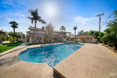 Exterior - 3916 Pinehurst Dr, Bakersfield, CA 93306 photo 11 of 15