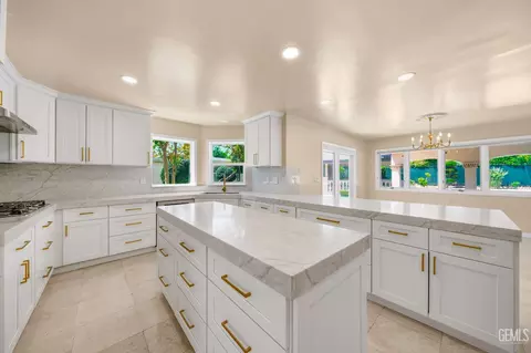 Kitchen - 3916 Pinehurst Dr, Bakersfield, CA 93306 photo 1 of 4