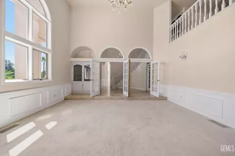 Living - 3916 Pinehurst Dr, Bakersfield, CA 93306 photo 3 of 7