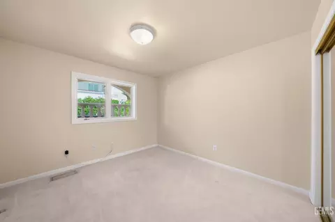 Bedroom - 3916 Pinehurst Dr, Bakersfield, CA 93306 photo 2 of 8