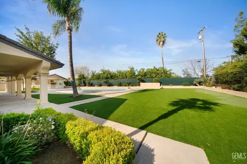 Exterior - 3916 Pinehurst Dr, Bakersfield, CA 93306 photo 8 of 15