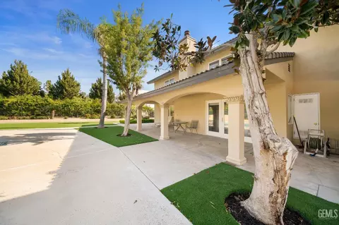 Exterior - 3916 Pinehurst Dr, Bakersfield, CA 93306 photo 15 of 15