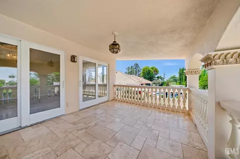 Exterior - 3916 Pinehurst Dr, Bakersfield, CA 93306 photo 4 of 15