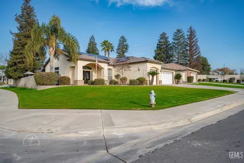 8112 Falls Ct, Bakersfield, CA 93312