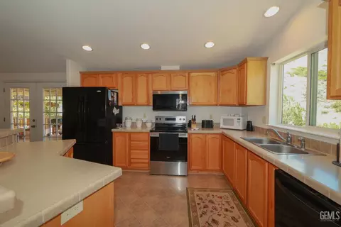 Kitchen - 495 Brick Dr, Bodfish, CA 93205 photo 3 of 4