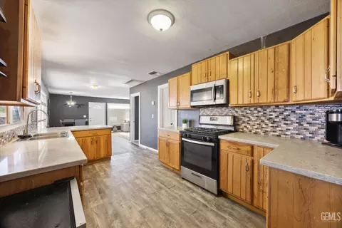 Kitchen - 515 Fillmore St, Taft, CA 93268 photo 1 of 5