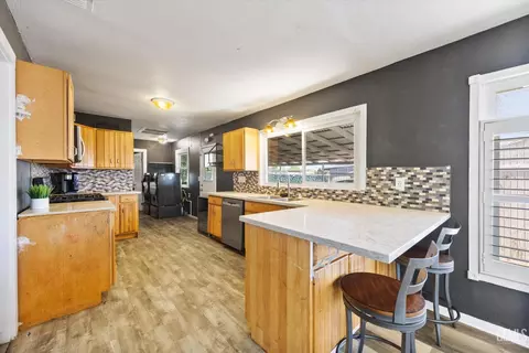 Kitchen - 515 Fillmore St, Taft, CA 93268 photo 3 of 5