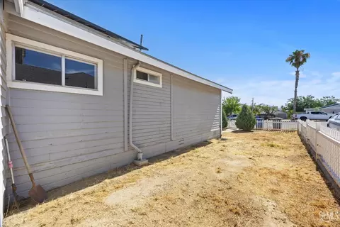 Exterior - 515 Fillmore St, Taft, CA 93268 photo 4 of 7