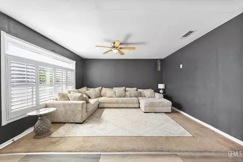 Living - 515 Fillmore St, Taft, CA 93268 photo 1 of 1
