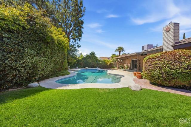 704 Winchester St, Bakersfield, CA 93309