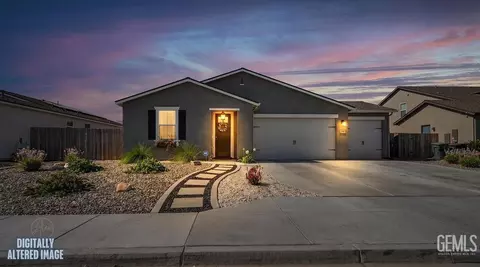 7717 Ridge Forest Dr, Bakersfield, CA 93313